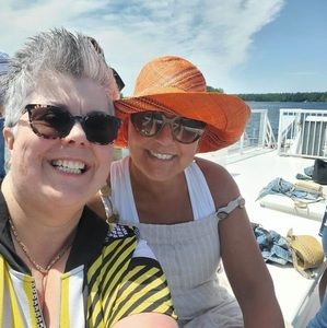 Meet your Posher, Julie curly